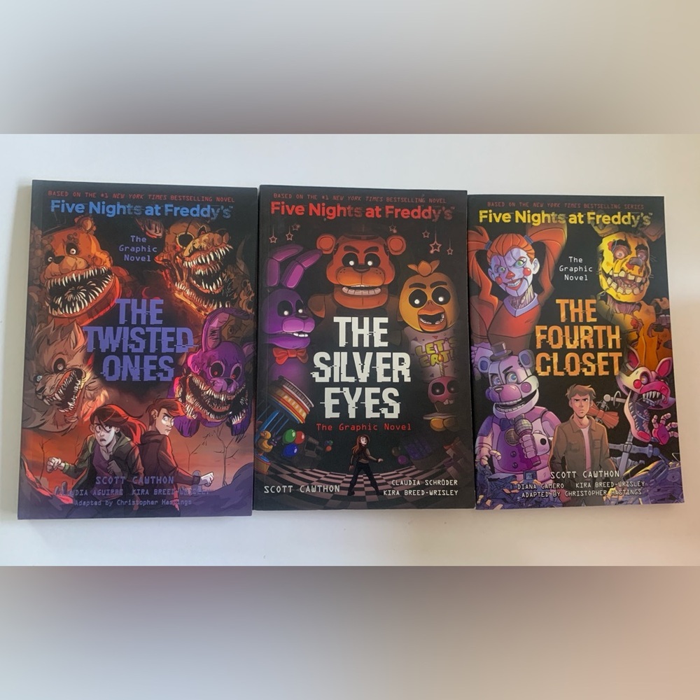 Five Nights at Freddy's Graphic Novels Set
